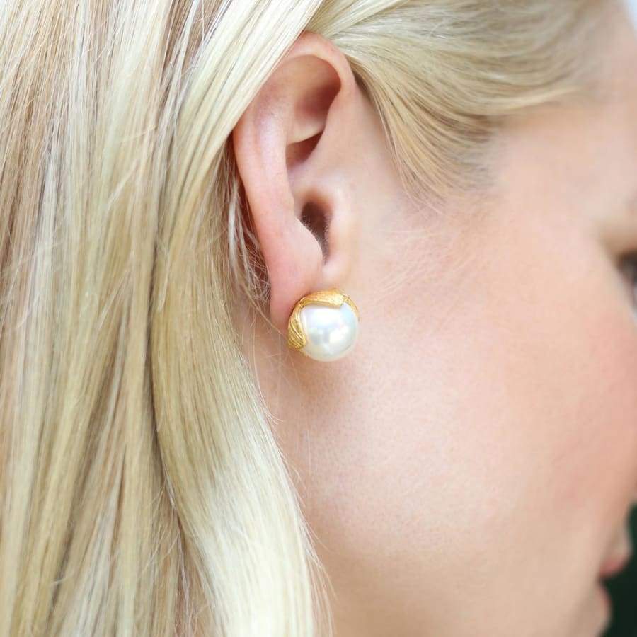 PENELOPE PEARL GOLD STUD EARRING - The Navy Knot